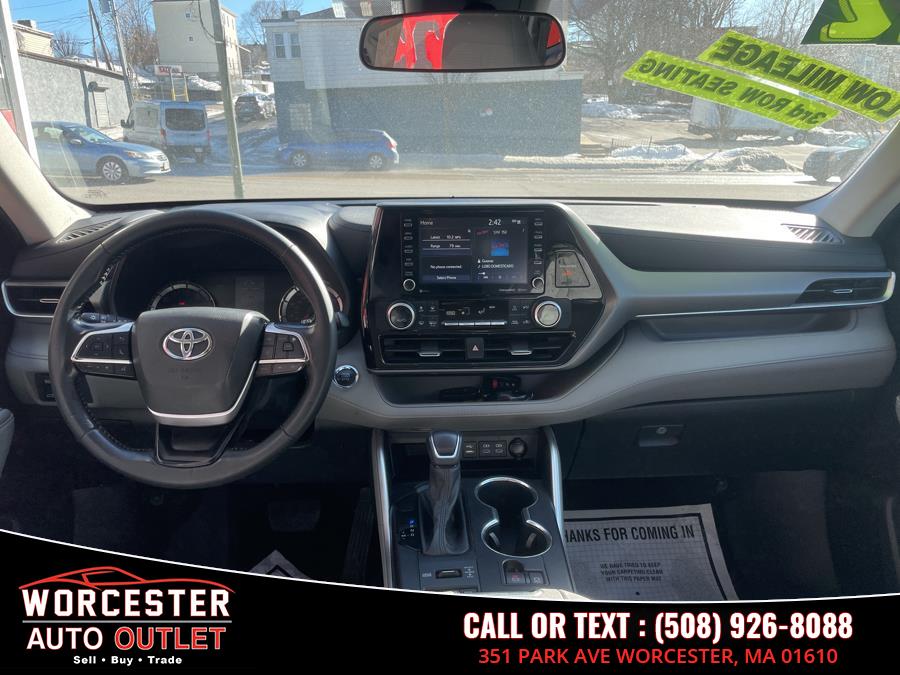 2022 Toyota Highlander LE AWD (Natl) photo