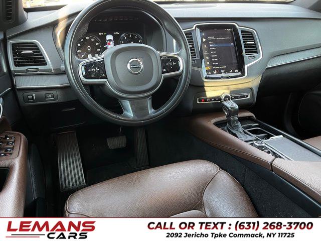2020 Volvo XC90 T6 Momentum photo