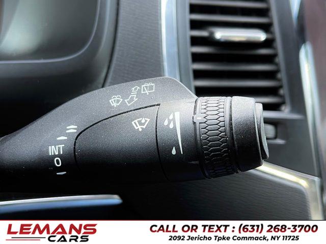 2020 Volvo XC90 T6 Momentum photo