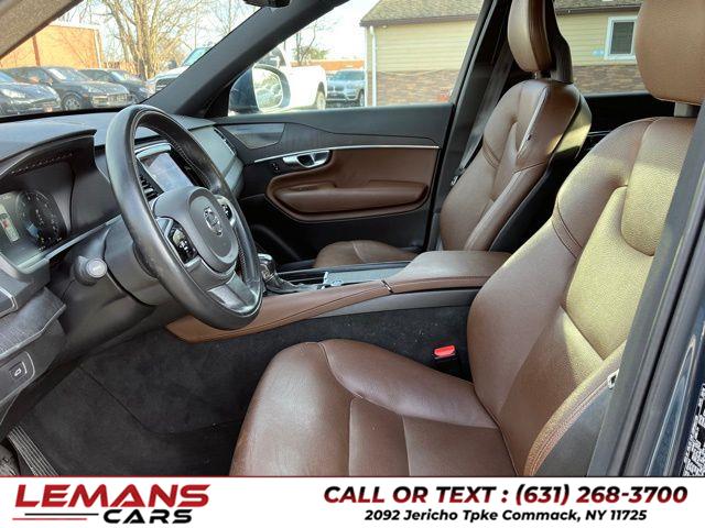 2020 Volvo XC90 T6 Momentum photo