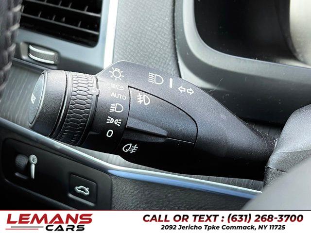 2020 Volvo XC90 T6 Momentum photo