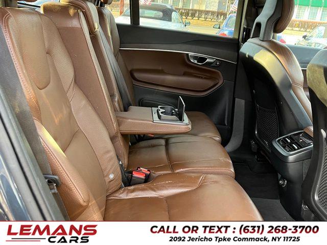 2020 Volvo XC90 T6 Momentum photo
