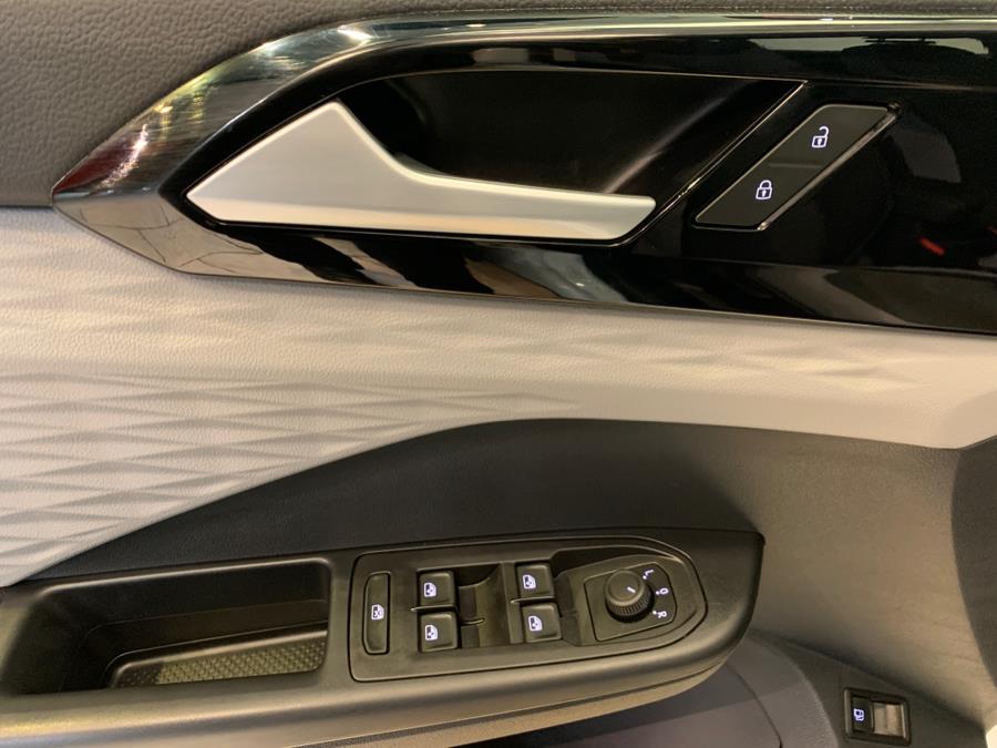 2023 Volkswagen Taos S FWD photo