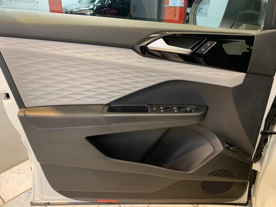 2023 Volkswagen Taos S FWD photo