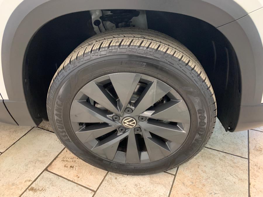 2023 Volkswagen Taos S FWD photo