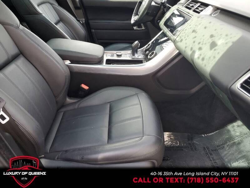 2019 Land Rover Range Rover Sport Turbo i6 MHEV SE photo