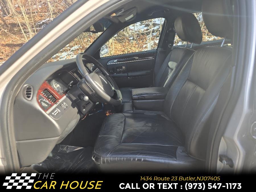 2011 Lincoln Town Car Executive L photo