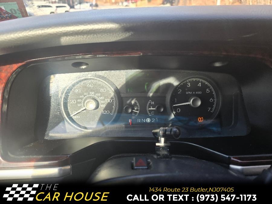 2011 Lincoln Town Car Executive L photo