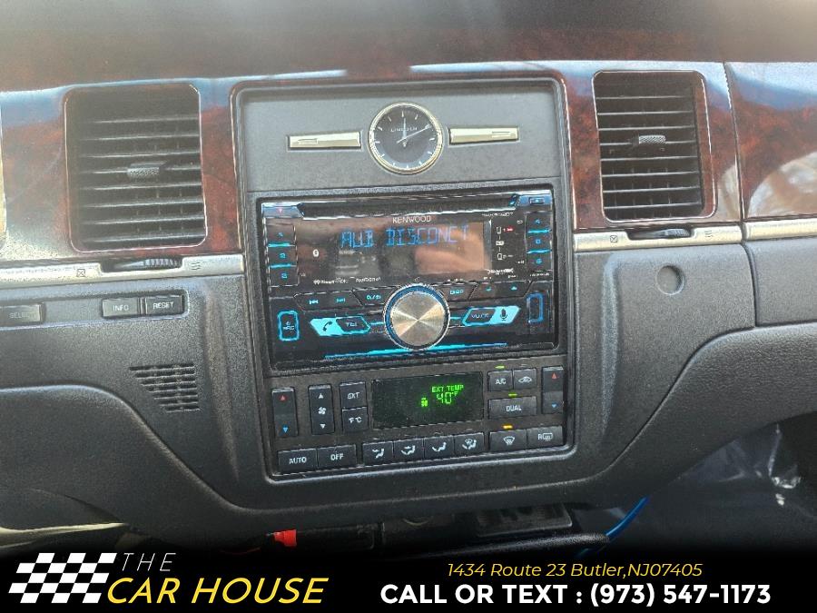 2011 Lincoln Town Car Executive L photo