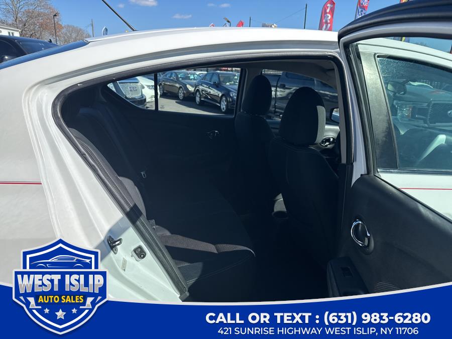 2017 Nissan VERSA SEDAN SV CVT photo