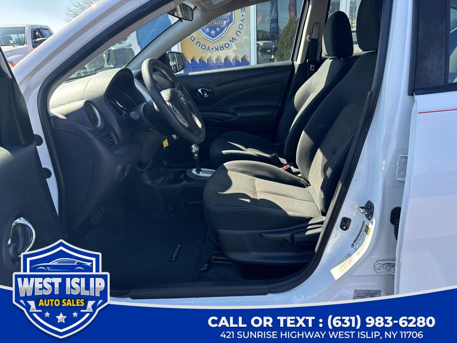 2017 Nissan VERSA SEDAN SV CVT photo