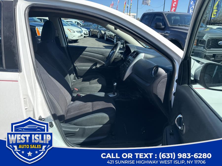2017 Nissan VERSA SEDAN SV CVT photo