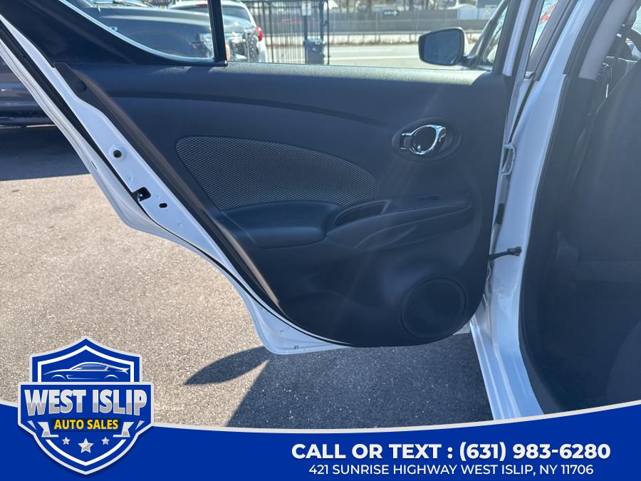 2017 Nissan VERSA SEDAN SV CVT photo