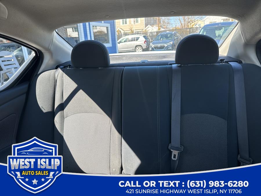 2017 Nissan VERSA SEDAN SV CVT photo