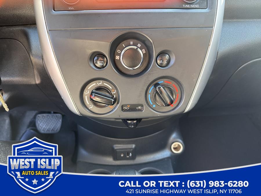2017 Nissan VERSA SEDAN SV CVT photo