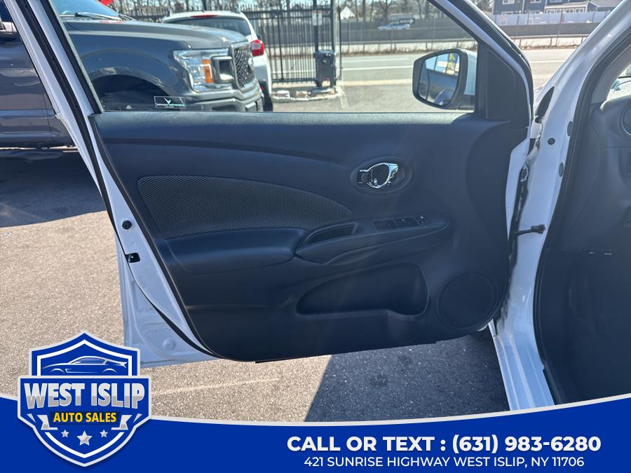 2017 Nissan VERSA SEDAN SV CVT photo