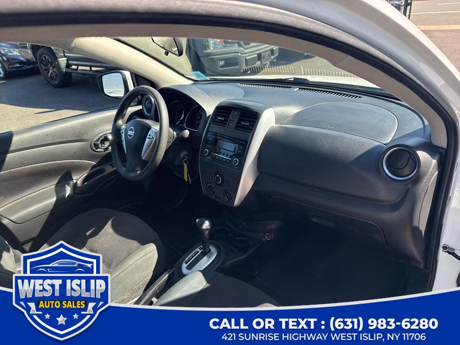2017 Nissan VERSA SEDAN SV CVT photo