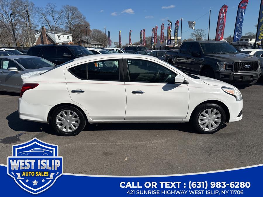 2017 Nissan VERSA SEDAN SV CVT photo
