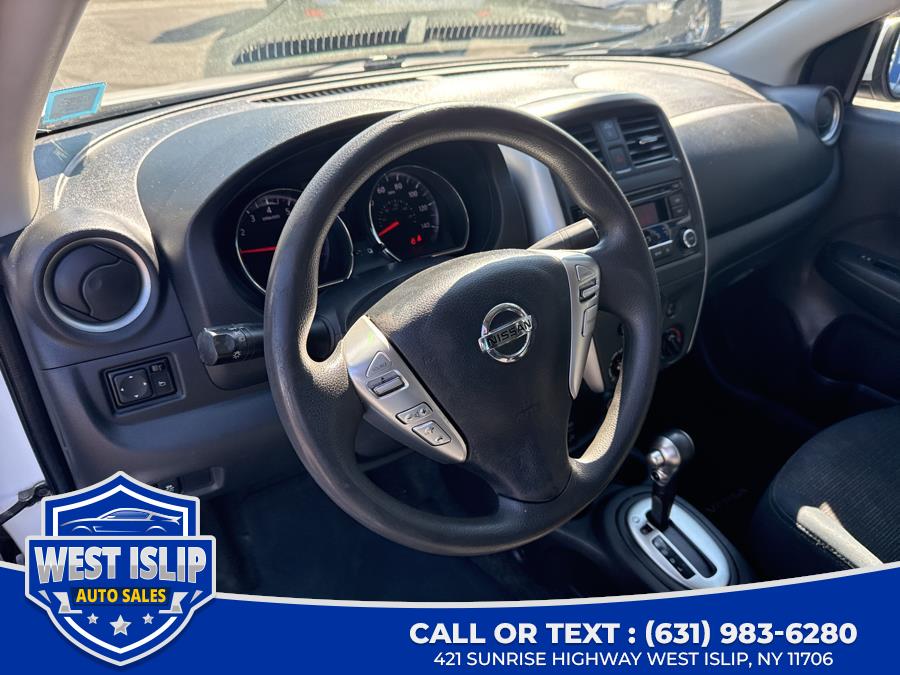 2017 Nissan VERSA SEDAN SV CVT photo