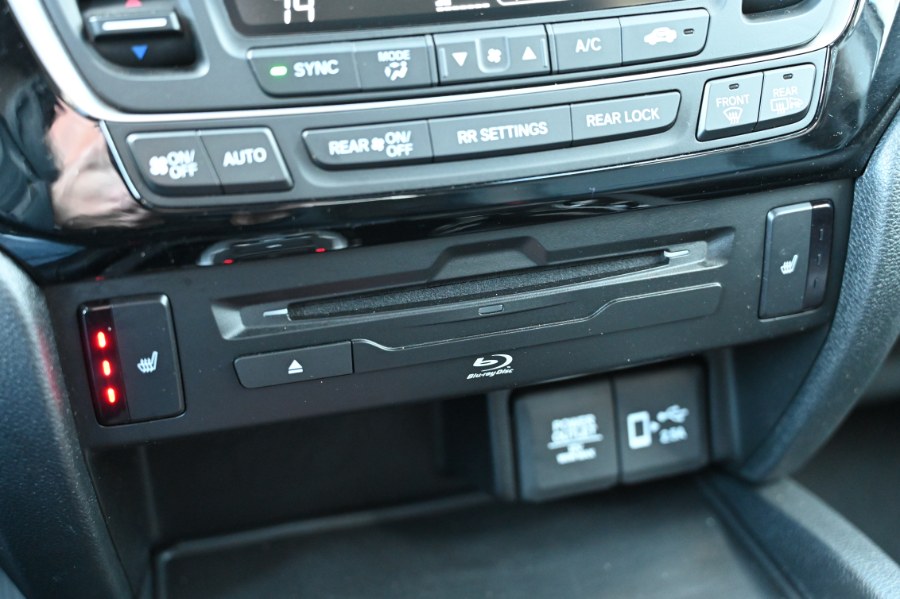 2022 Honda Pilot Touring 8-Passenger AWD photo