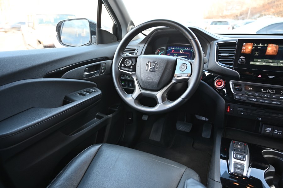 2022 Honda Pilot Touring 8-Passenger AWD photo