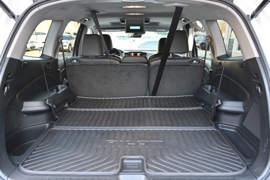 2022 Honda Pilot Touring 8-Passenger AWD photo