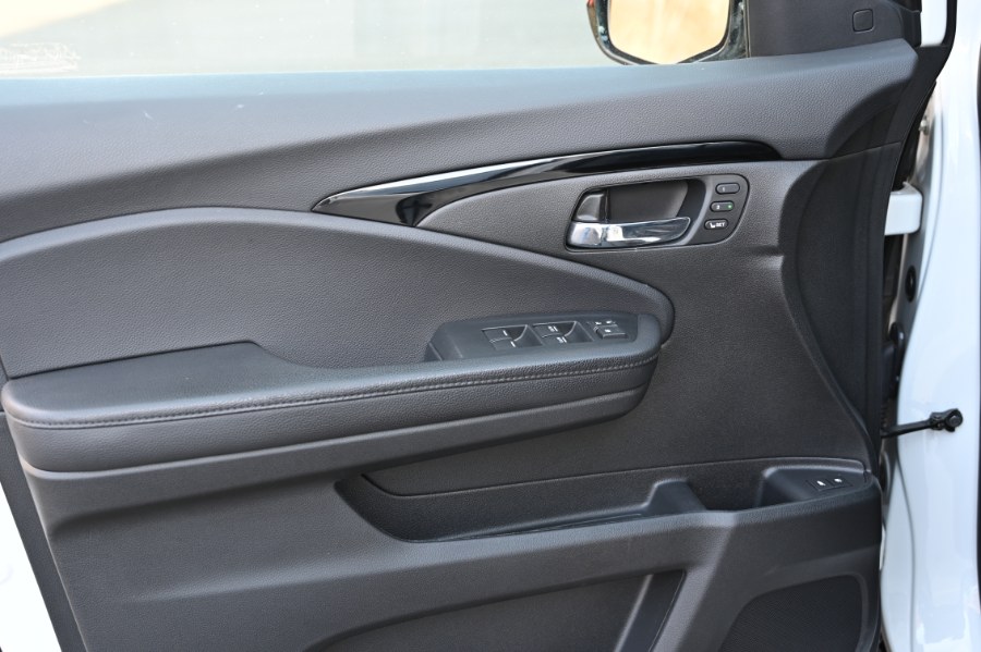 2022 Honda Pilot Touring 8-Passenger AWD photo