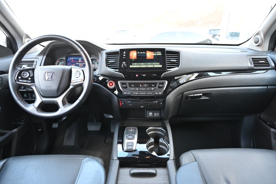2022 Honda Pilot Touring 8-Passenger AWD photo