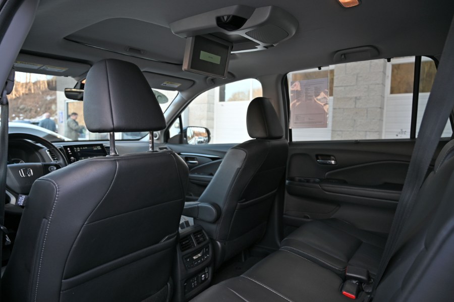 2022 Honda Pilot Touring 8-Passenger AWD photo