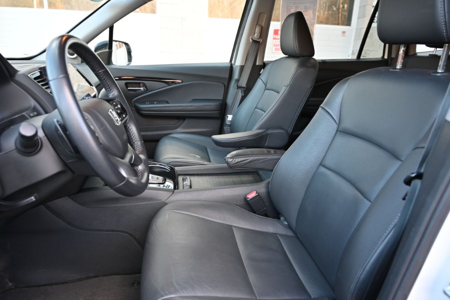 2022 Honda Pilot Touring 8-Passenger AWD photo