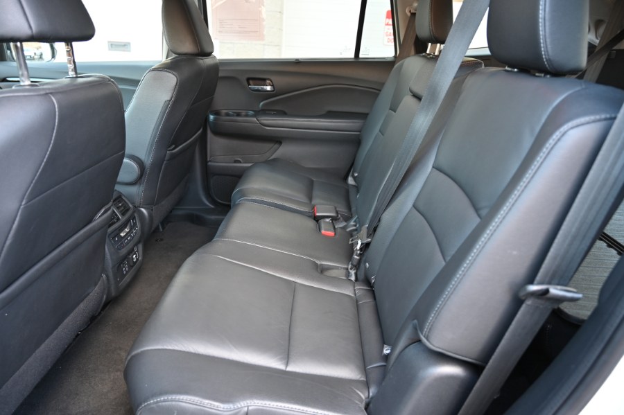 2022 Honda Pilot Touring 8-Passenger AWD photo