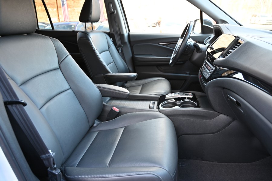 2022 Honda Pilot Touring 8-Passenger AWD photo