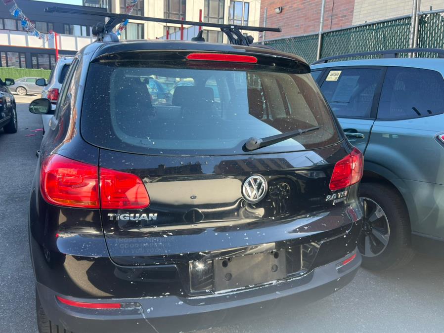 2015 Volkswagen Tiguan 4MOTION 4dr Auto SEL photo