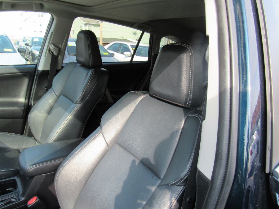 2017 Toyota RAV4 Platinum photo