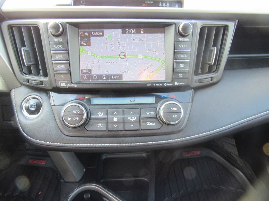 2017 Toyota RAV4 Platinum photo