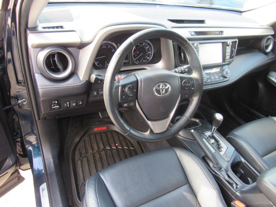 2017 Toyota RAV4 Platinum photo