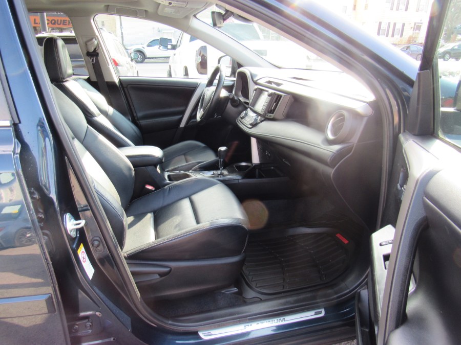 2017 Toyota RAV4 Platinum photo