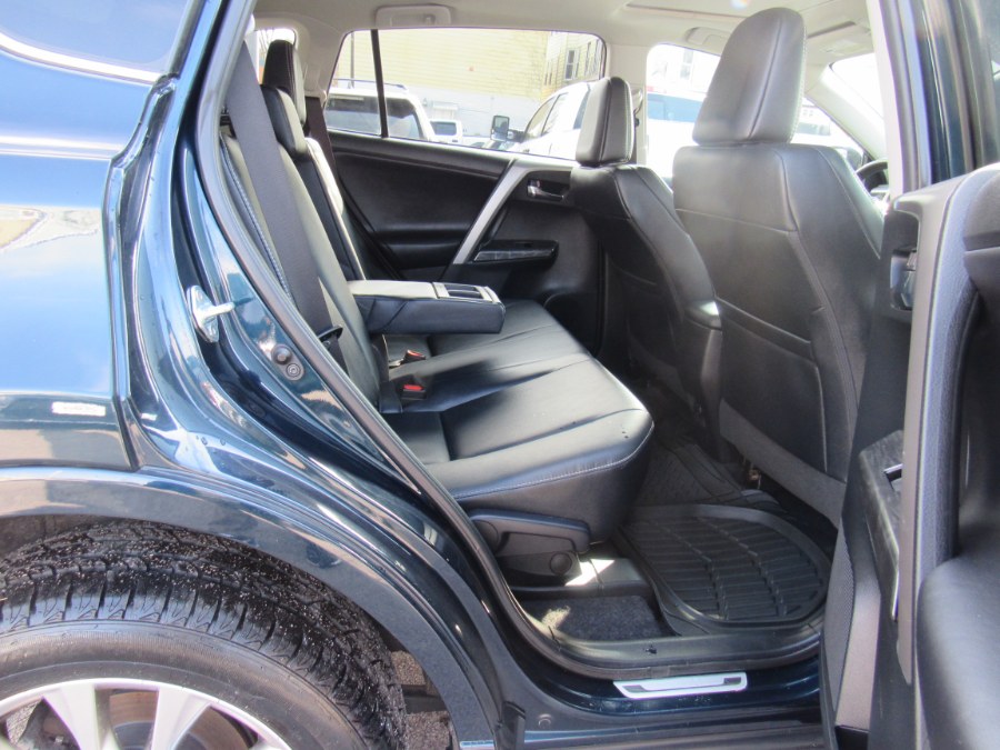 2017 Toyota RAV4 Platinum photo