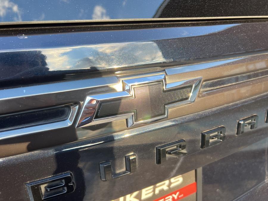 2022 Chevrolet Suburban 4WD 4dr RST photo