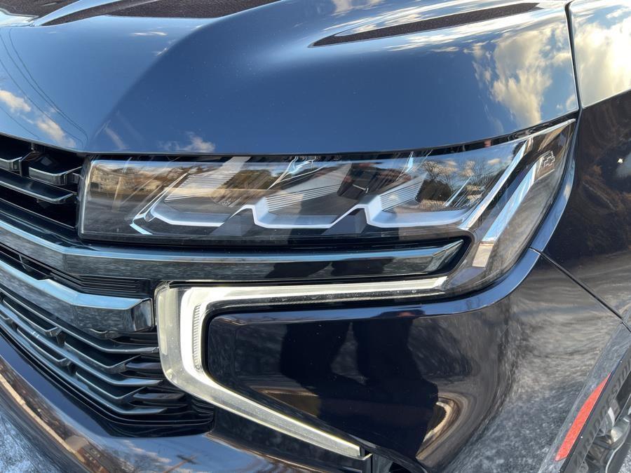 2022 Chevrolet Suburban 4WD 4dr RST photo