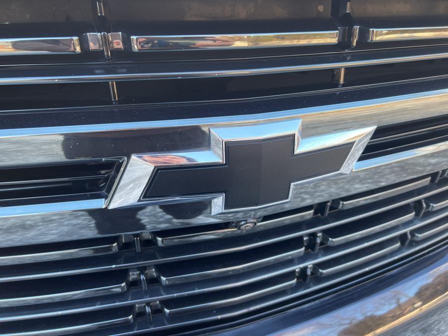 2022 Chevrolet Suburban 4WD 4dr RST photo