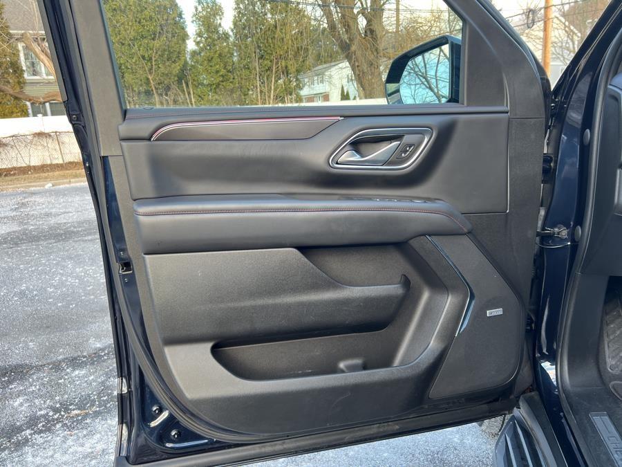 2022 Chevrolet Suburban 4WD 4dr RST photo