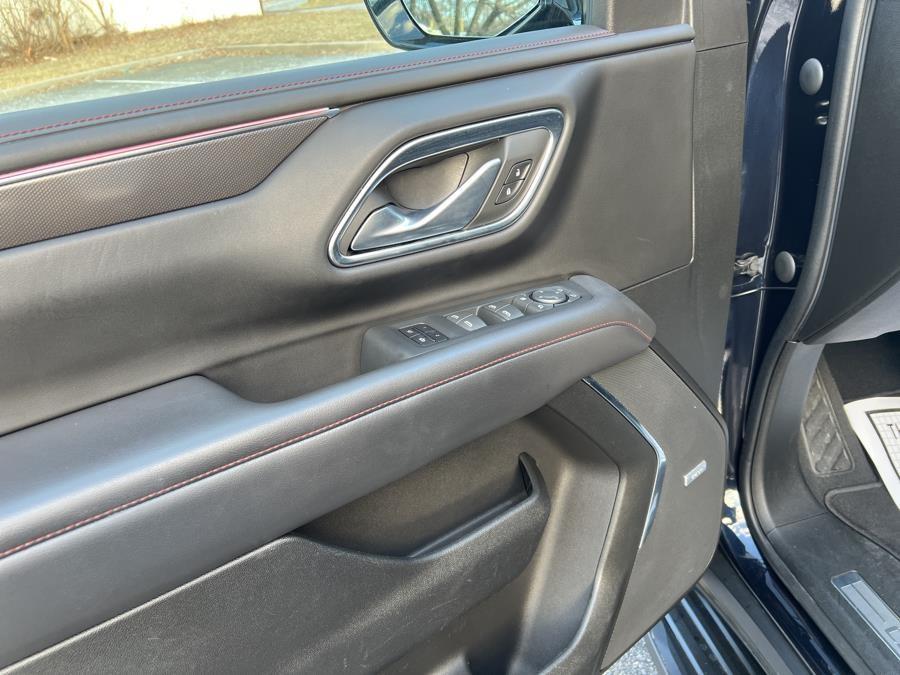 2022 Chevrolet Suburban 4WD 4dr RST photo