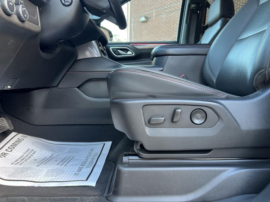 2022 Chevrolet Suburban 4WD 4dr RST photo