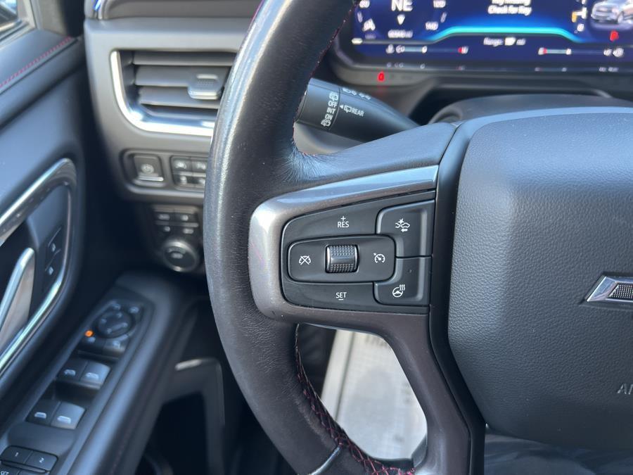 2022 Chevrolet Suburban 4WD 4dr RST photo