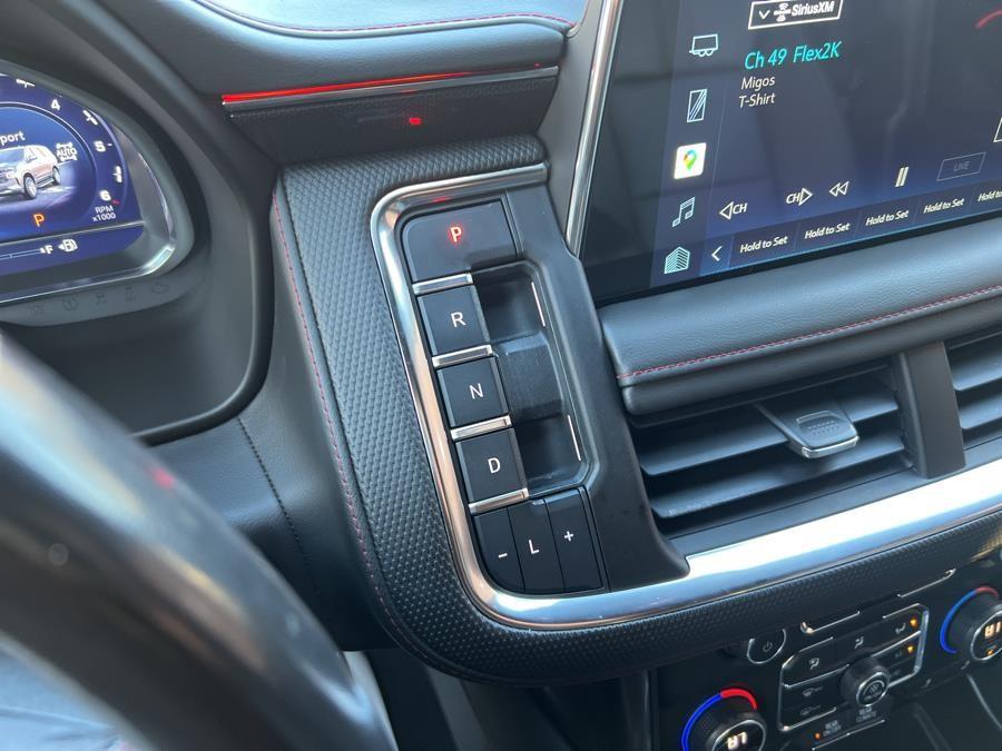 2022 Chevrolet Suburban 4WD 4dr RST photo