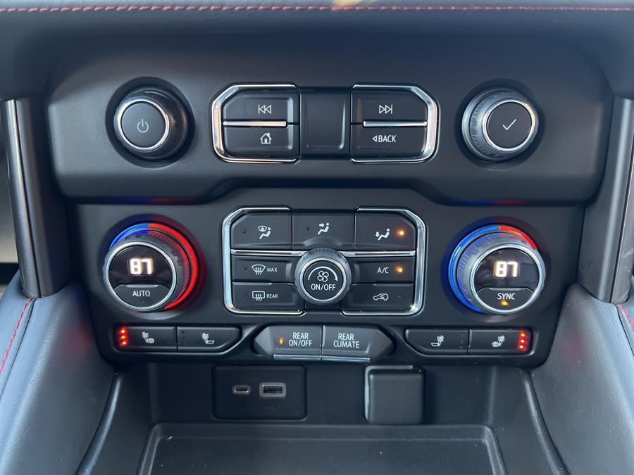 2022 Chevrolet Suburban 4WD 4dr RST photo