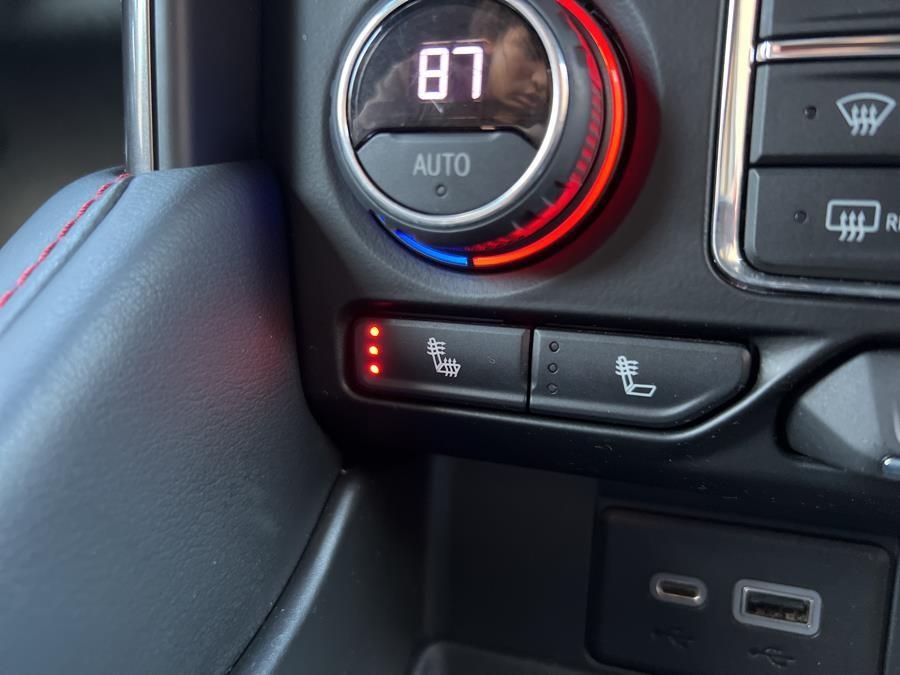 2022 Chevrolet Suburban 4WD 4dr RST photo