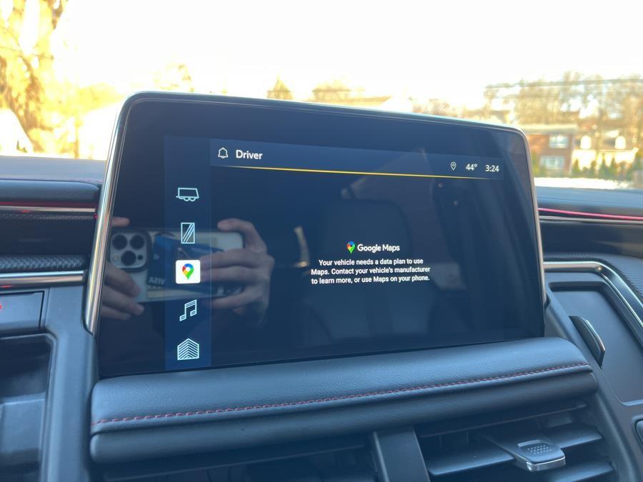 2022 Chevrolet Suburban 4WD 4dr RST photo