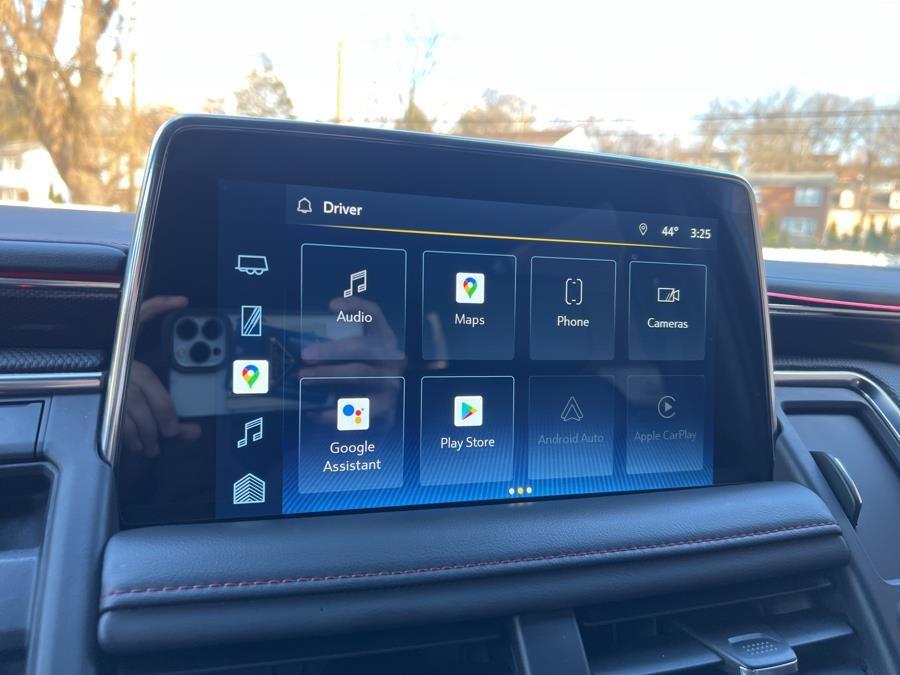 2022 Chevrolet Suburban 4WD 4dr RST photo